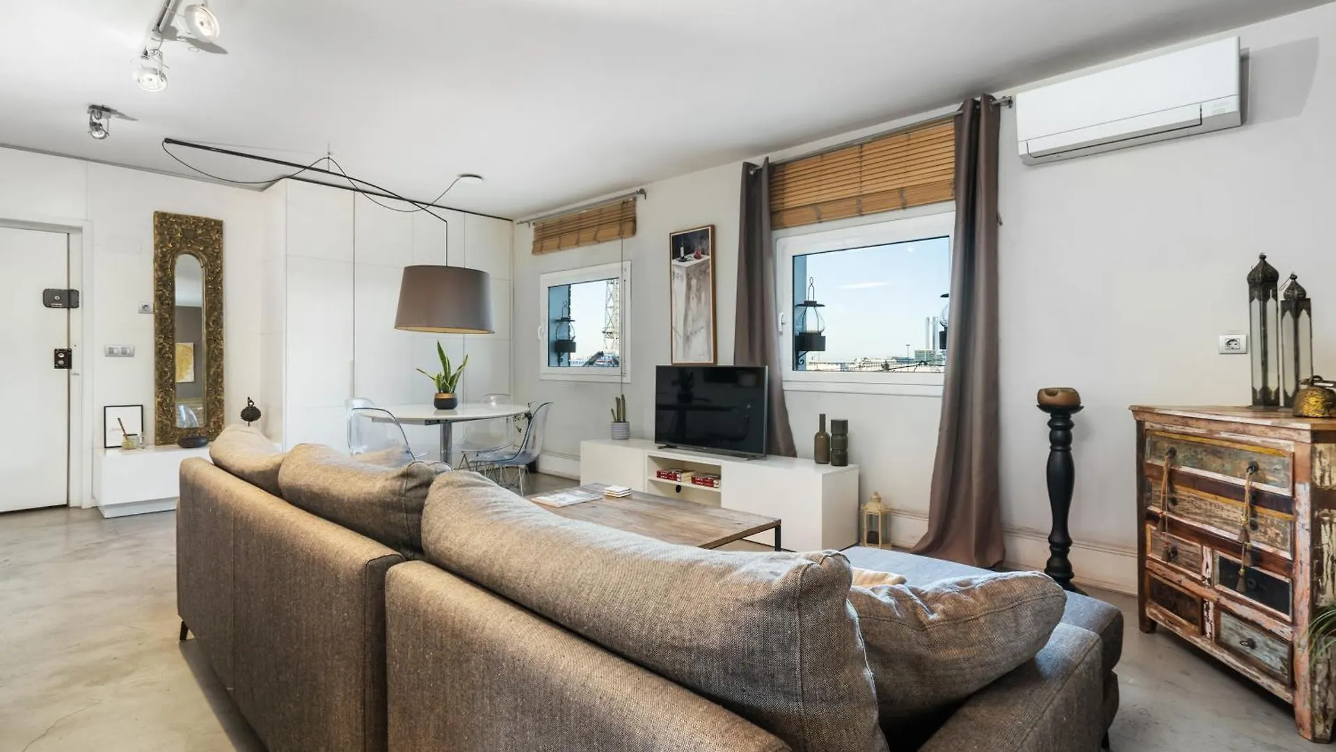 Bright Apartment Ferry Terminal & Las Ramblas Barcelona 0*,  Espanha